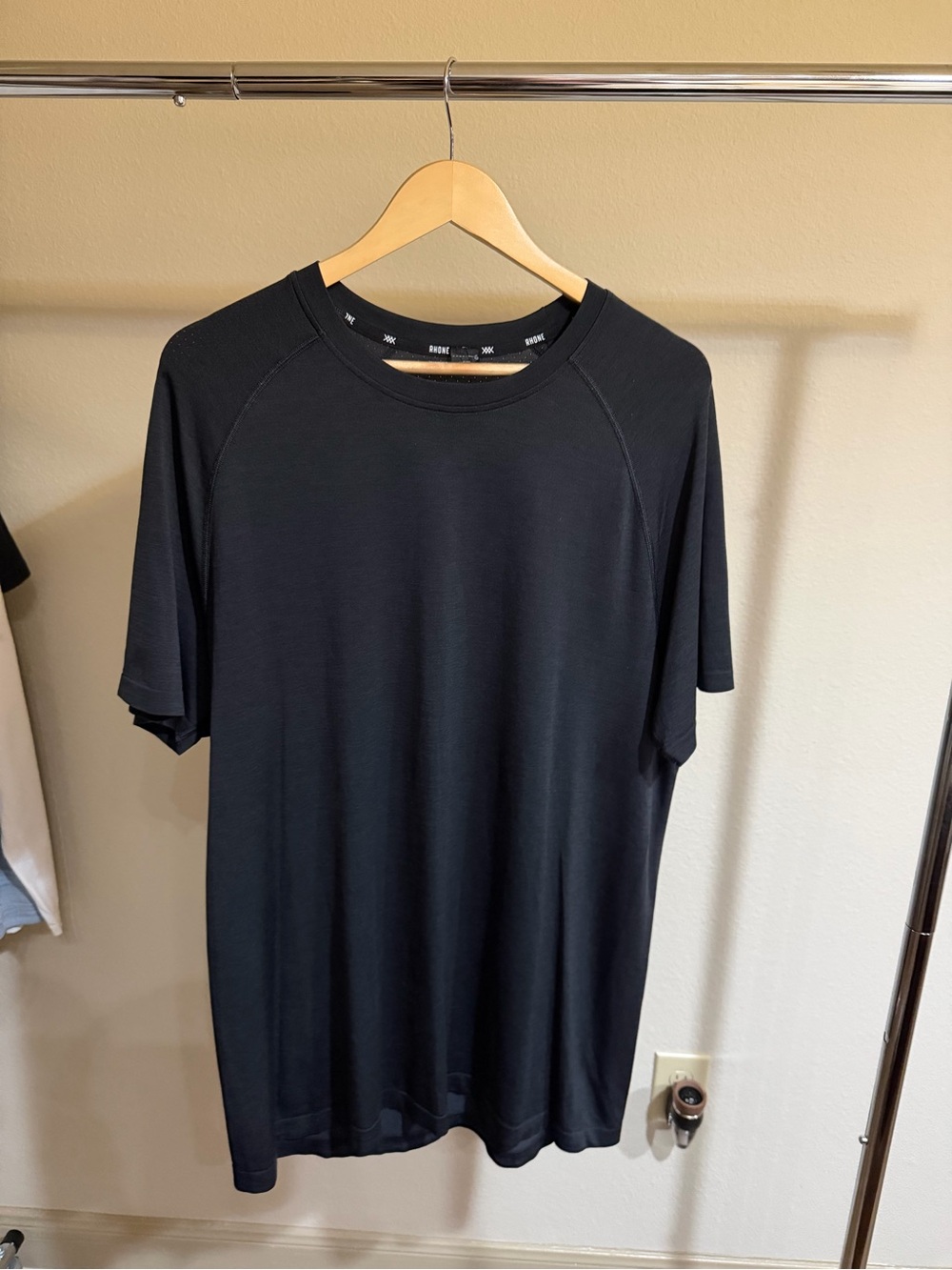 Rhone Reign Tech Men’s XL Black Performance Training T-Shirt 100429